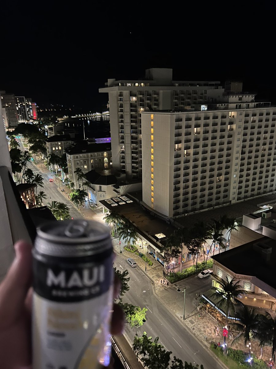 philthy__831's tweet photo. Hawaii lit af 🍻 https://t.co/gFyvmZdQvr