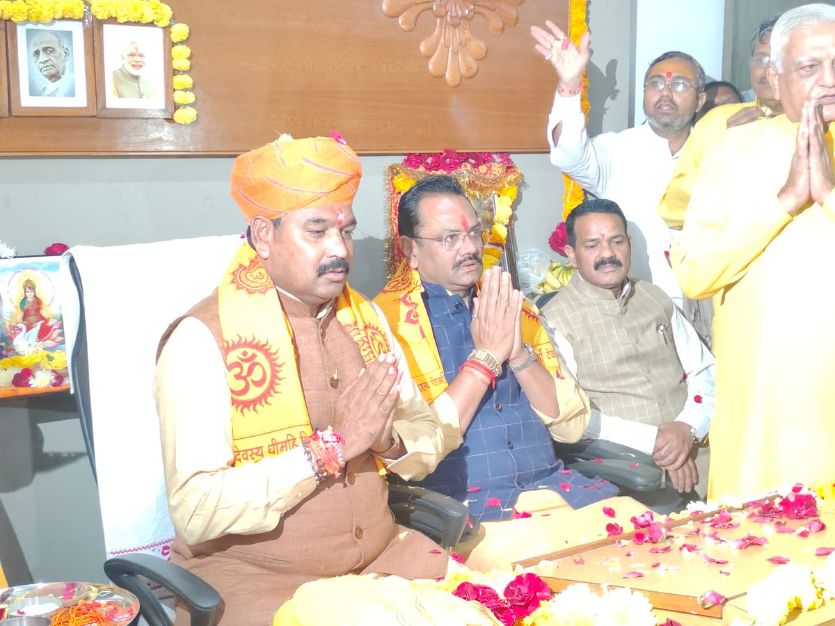 આદિજાતિ વિકાસ તેમજ પ્રાથમિક,માધ્યમિક અને પ્રૌઢ શિક્ષણ વિભાગના માન. મંત્રી ડો <a href="/kuberdindor/">Dr. Kuber Dindor</a>જીના મંત્રીશ્રી તરીકેના પદભાર ગ્રહણ પ્રસંગે...

આદિજાતિ બાંધવોના સર્વાંગી વિકાસ અને માળખાકીય શિક્ષણને શ્રેષ્ઠ બનાવવા ડો. કુબેરભાઈ ઉત્તમ કાર્ય કરી રાજ્યના વિકાસમા નોંધપાત્ર ફાળો આપશે તેવી આશા.