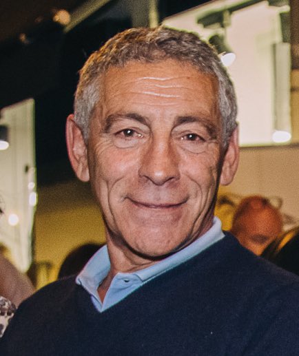 Nous avons l’immense tristesse de vous apprendre le décès de Jean-Claude Djedir. Pour ceux qui l’ont connu, nous souhaitons partager cette phrase de son fils Benjamin: « Ne souriez pas parce que c’est fini, mais souriez parce que vous l’avez connu. »