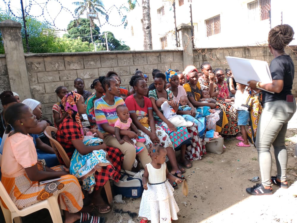 SrhKenya's tweet photo. Young mother's support group provides a safe  space for pregnant and parenting young mother's to share idea's and build positive peer relationship.
Today we had a session with the young mother's on SRH (HPV and cervical Cancer screening) https://t.co/v9cevxvD1Y