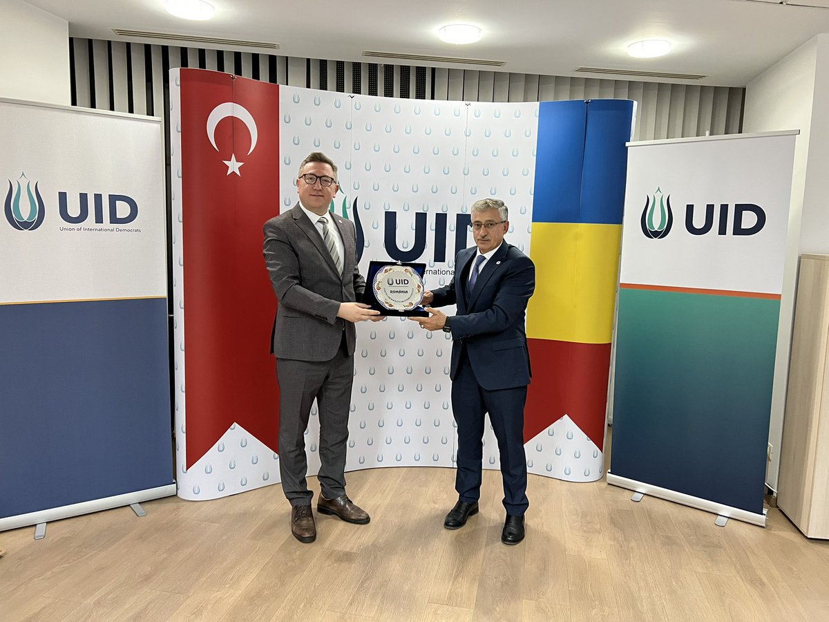UidRomania's tweet photo. Yünus Emre Enstitüsü Müdürü Sayın Mustafa YILDIZ Bey UID merkezine hayırlı osun ziyareti etme nezaketinde bulundu.UID Başkanı Sayın Naci KANBAY ve yönetim kurulu üyeleriyle ortak proje yapmak için istişarede bulunduk.Sayın Mustafa Beye nazik ziyaretlerinden dolayı teşekkür ederiz https://t.co/dAhEDTFOuy