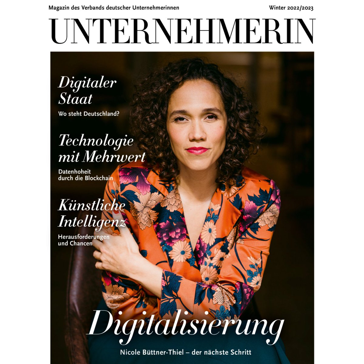 Die neue #UNTERNEHMERIN, in der wir die #Digitalisierung als eines der großen Transformationsthemen von Wirtschaft und Gesellschaft in den Mittelpunkt rücken, ist da! 💥 Viel Spaß bei der Lektüre unserer Winterausgabe: vdu.de/aktuelles/news… #VdUNTERNEHMERIN | © Meike Kenn