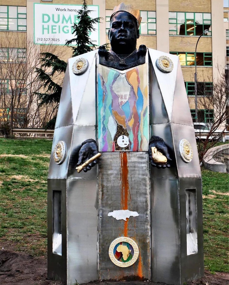 BukiMabruki's tweet photo. Biggie statue unveiled in Brooklyn. It’s the African continent for me. 👌🏾 https://t.co/TVpDYzvJ7x