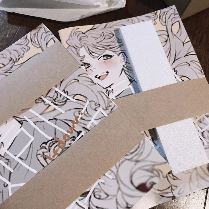 イラスト本届きましたの発色良いしめっちゃ綺麗に印刷されててすごい嬉しい 