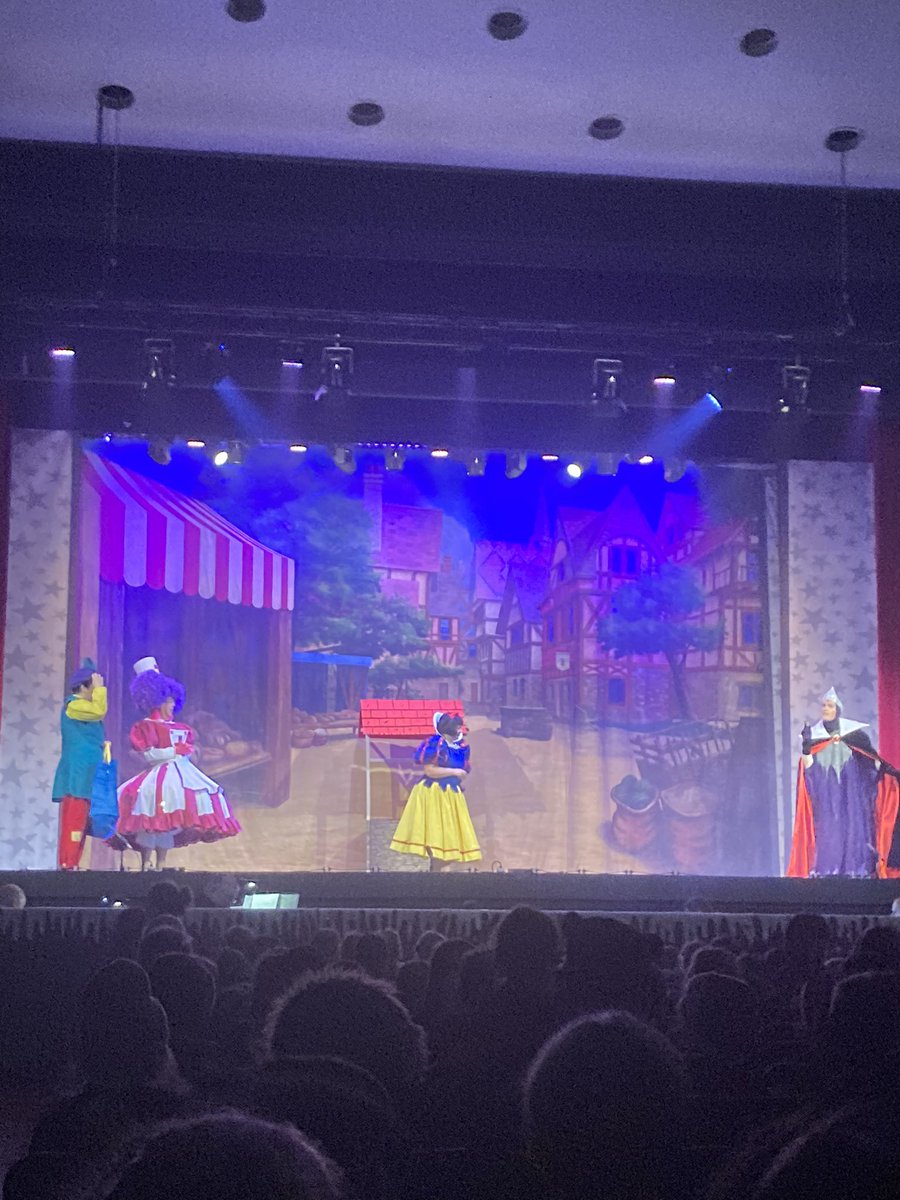 This is a first for us. We have brought the whole school to watch the pantomime Snow White. A wonderful experience for the children. 🎄 <a href="/BarryMemo/">Memo Arts Centre</a> <a href="/BillBoard_Barry/">BillBoard Ensemble</a>