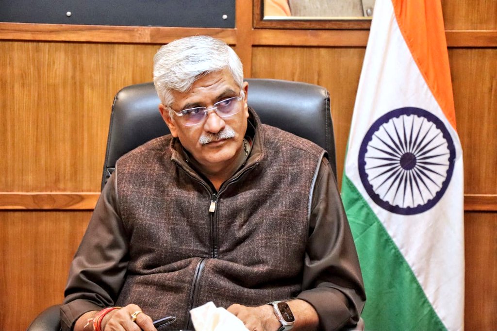 gssjodhpur's tweet photo. किसान भाइयों की समस्या दूर करने केंद्र सरकार नियमित सक्रिय रहती है।

आज हनुमानगढ़ जिले के नोहर फीडर और बरवाली नहरों का जल स्थानीय किसानों को उपलब्ध कराने के संदर्भ में चुरू के माननीय सांसद श्री @RahulKaswanMP जी के अनुरोध पर संबंधितों से बैठक की।

#Rajasthan https://t.co/Yf6FELOiht
