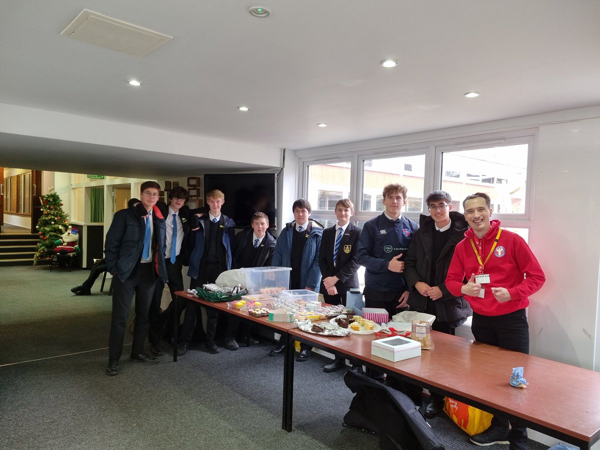 AndyBP2G's tweet photo. Over £200 raised for my charity @play2give and for #Sleigh2Give with a festive bake sale @StBirinusSchool organised by the student leadership team yesterday. Great initiative and work lads. Well done 👏👏 Always proud to return to and visit my old school #SBSpride 😊🎅 https://t.co/wuLbu4Eqgu