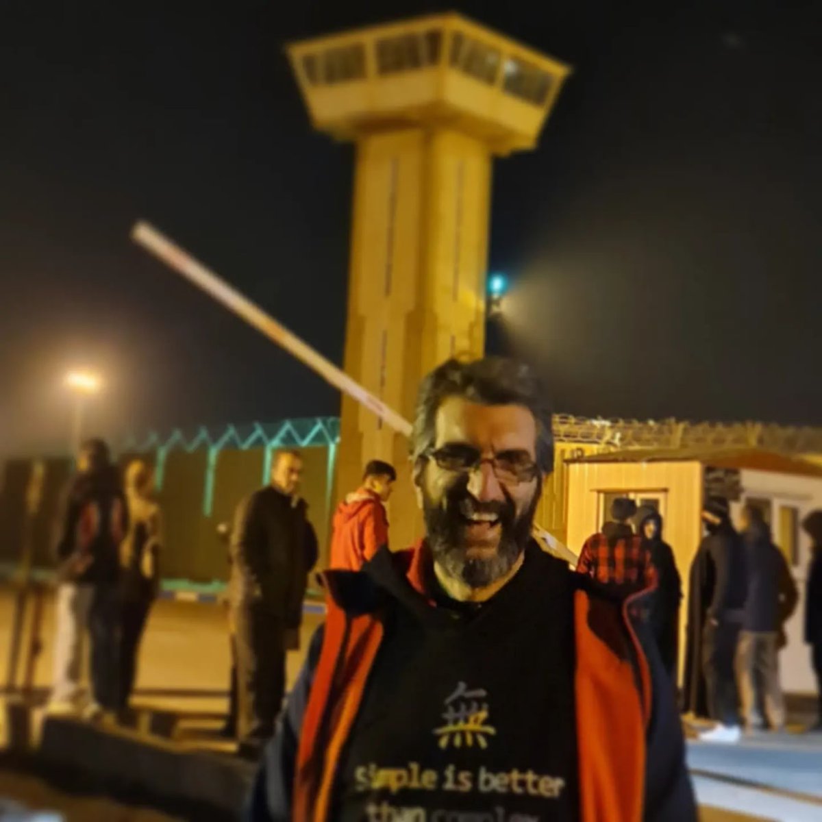 remisgp's tweet photo. خنده‌ی تو بینظیرترین وطن بود.
 #جادی
#مهسا_امینی https://t.co/6RbX5MoB51