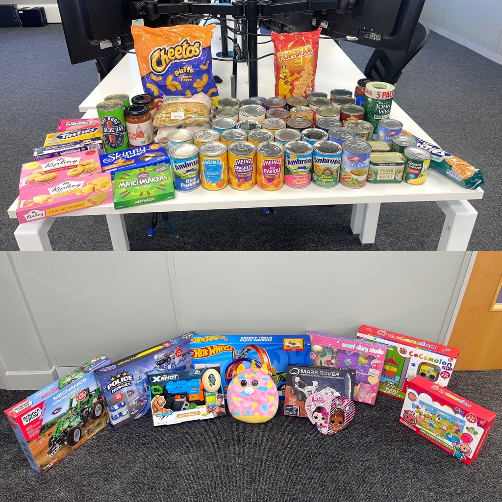 Crown_Energy's tweet photo. This year we collected for our local food bank Porch Boxes who will be providing crisis packs to those in need, as well as for Mission Christmas who gift toys to children in poverty who would otherwise go without❤️

Thank you to our team for their generous donations🥰 https://t.co/nV4nKh4Jdy