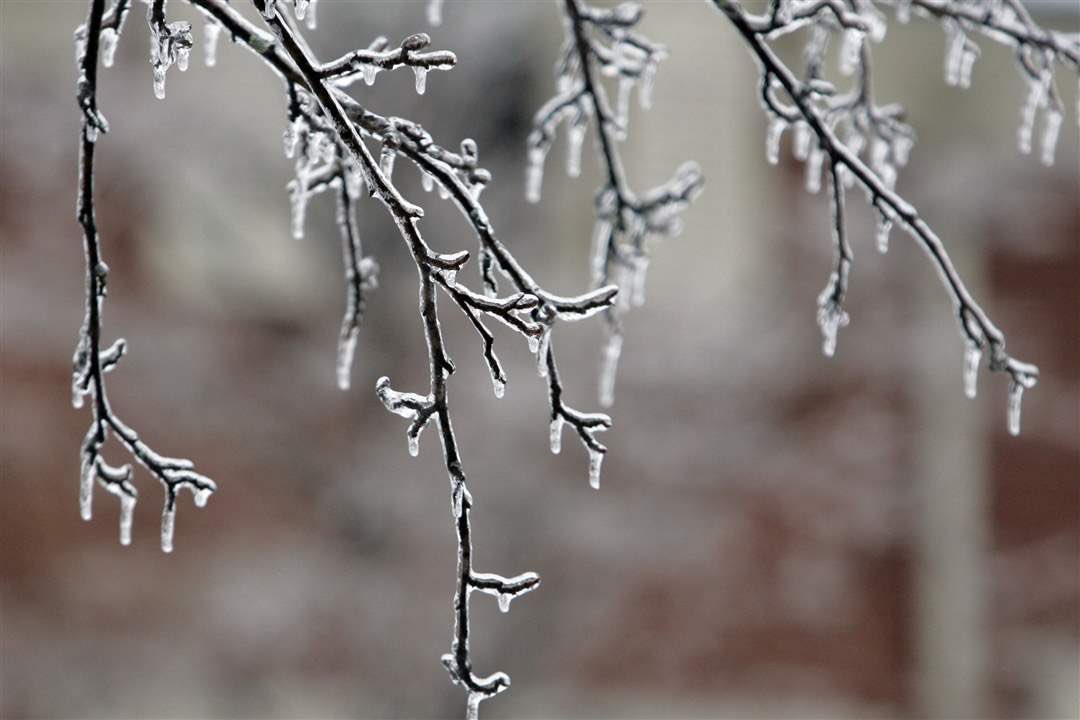 All #UWaterloo campuses are open, however please use caution if travelling in #WaterlooRegion today. We will continue to monitor weather conditions and provide updates as necessary via <a href="/UWaterloo/">University of Waterloo</a> and our Weather Statement
page: bit.ly/3gix5oo | #ONStorm