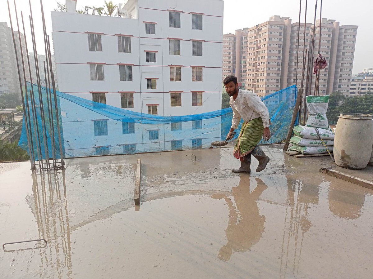 ShawalGroup's tweet image. 5th Floor Roof Casting Done on DOLONCHAPA
@House: 40-7/B, Block- F, Jahori Mohollah, Mohammadpur, Dhaka.
Date: 15-12-2022
Amader Properties Ltd.
(A concern of Shawal Group)
Contact:
01966-609-131
01966-609-120

#tajmahalRoadFlat #JahoriMoholla #FlatBooking #OngoingFlat