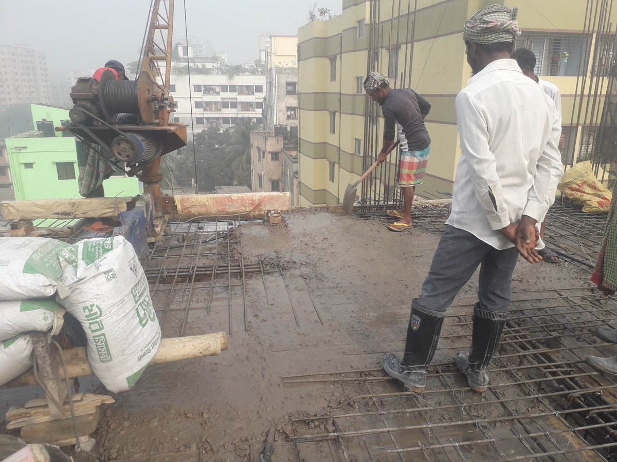ShawalGroup's tweet image. 5th Floor Roof Casting Done on DOLONCHAPA
@House: 40-7/B, Block- F, Jahori Mohollah, Mohammadpur, Dhaka.
Date: 15-12-2022
Amader Properties Ltd.
(A concern of Shawal Group)
Contact:
01966-609-131
01966-609-120

#tajmahalRoadFlat #JahoriMoholla #FlatBooking #OngoingFlat