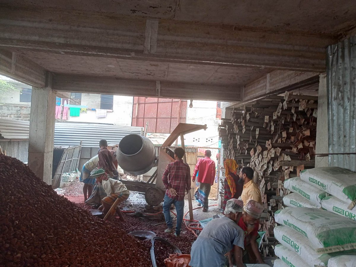 ShawalGroup's tweet image. 5th Floor Roof Casting Done on DOLONCHAPA
@House: 40-7/B, Block- F, Jahori Mohollah, Mohammadpur, Dhaka.
Date: 15-12-2022
Amader Properties Ltd.
(A concern of Shawal Group)
Contact:
01966-609-131
01966-609-120

#tajmahalRoadFlat #JahoriMoholla #FlatBooking #OngoingFlat