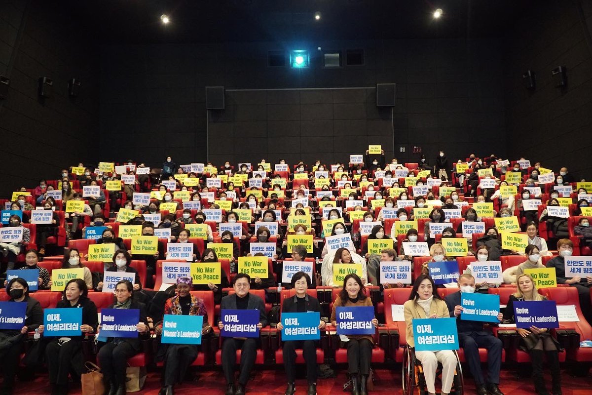 lovelylawyerjj's tweet photo. [이재정의원실]
각국의 주한 대사와 그 배우자분, 관계자분들, 또 우리 더불어민주당 여성당원동지들과 <이제, 여성리더십> 행사를 가졌습니다. DMZ를 가로지르며 수많은 어려움에도 불구하고, 끝없이 평화와 종전을 외치는 여성의 연대 Crossings를 함께 감상하며 우리가 피워내야 할 https://t.co/0q6cFGRRZR