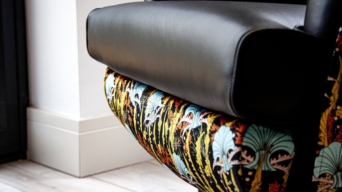 GPlanDesign's tweet image. Throwback to when we teamed up with the wonderful The Curious Department to create their bespoke Sixty Two swivel chair. ow.ly/bigp50LZf8W.

#gplan #gplanchairs #swivelchairs #thesixtytwochair #iconicchair #throwback #throwbackthursday