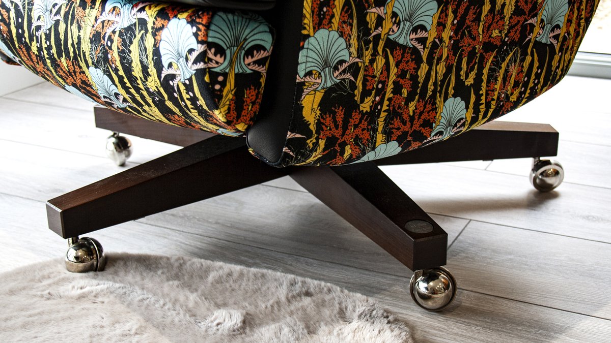 GPlanDesign's tweet image. Throwback to when we teamed up with the wonderful The Curious Department to create their bespoke Sixty Two swivel chair. ow.ly/bigp50LZf8W.

#gplan #gplanchairs #swivelchairs #thesixtytwochair #iconicchair #throwback #throwbackthursday