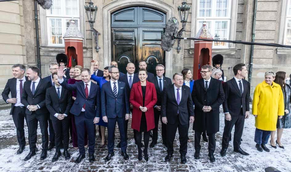 DenKorteKirsten's tweet photo. Hvad er Kylling blevet minister for? https://t.co/oRwR8R3OFm