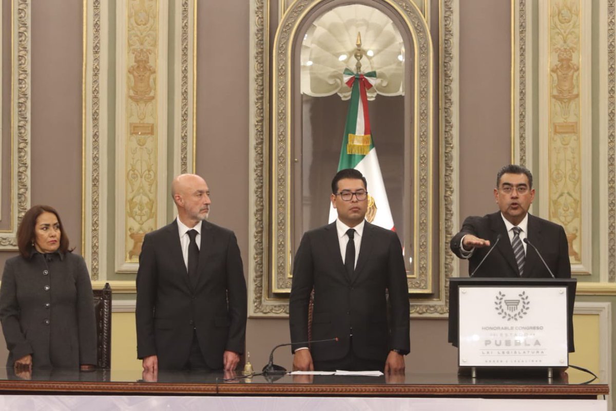 CoparmexPuebla's tweet photo. Los empresarios representados en #CoparmexPuebla, reiteramos la apertura al diálogo para sumar en la construcción de una Puebla más justa y en paz en la que nadie se quede atrás. https://t.co/1mXgVELMeR