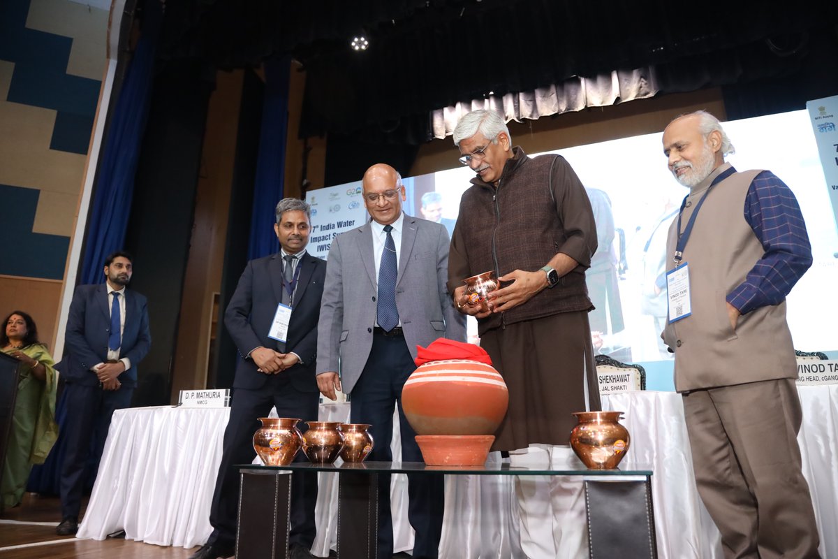 cleanganganmcg's tweet image. All the delegates participated in the "Kalash Filling" ceremony which marked the start of the event. Sh 
@yourdaven welcomed the chief guest Sh @gssjodhpur and all other delegates from India as well as overseas to this confluence of ideas for a #watersecure India.
#IWIS2022