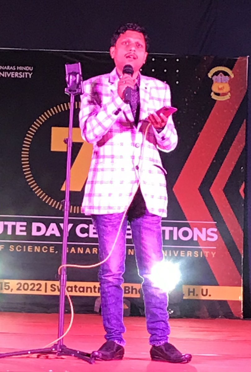 ProfAnilKumarT1's tweet photo. It was sheer joy to witness enthusiasm n energy of students, staff n faculty members in house-full Swatantrata Bhawan on the eve of 7th Institute day celebration which was filled with electrifying n soul-touching dance n singing by students n faculty members ⁦@VCofficeBHU⁩ https://t.co/dWZA2ekqND