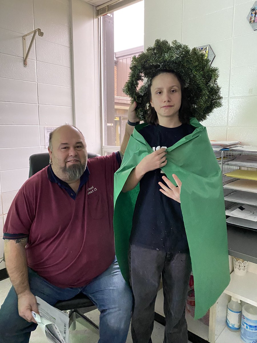 AthenaKalaras's tweet photo. Subbing in 7th Grade ELA! Christmas Carol! Scrooge and Present! #lovemyjob @7thMacarthur @mkevil23 @D23MacArthur https://t.co/A1BQB5mZM4