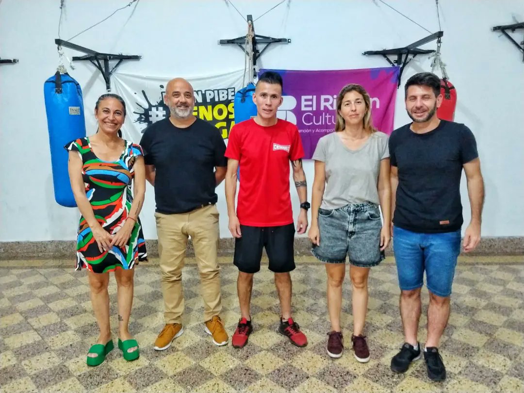 PaloOliver's tweet photo. SantaFe
📍Hoy, junto a Vanesa Oddi @OddiVanesa recorrimos el Rincón Cultural, espacio para adolescentes y jóvenes de barrios populares de la ciudad de Santa Fe; en el que a partir de diferentes propuestas, actividades  talleres deportivos y culturales, https://t.co/9qv087U6UM