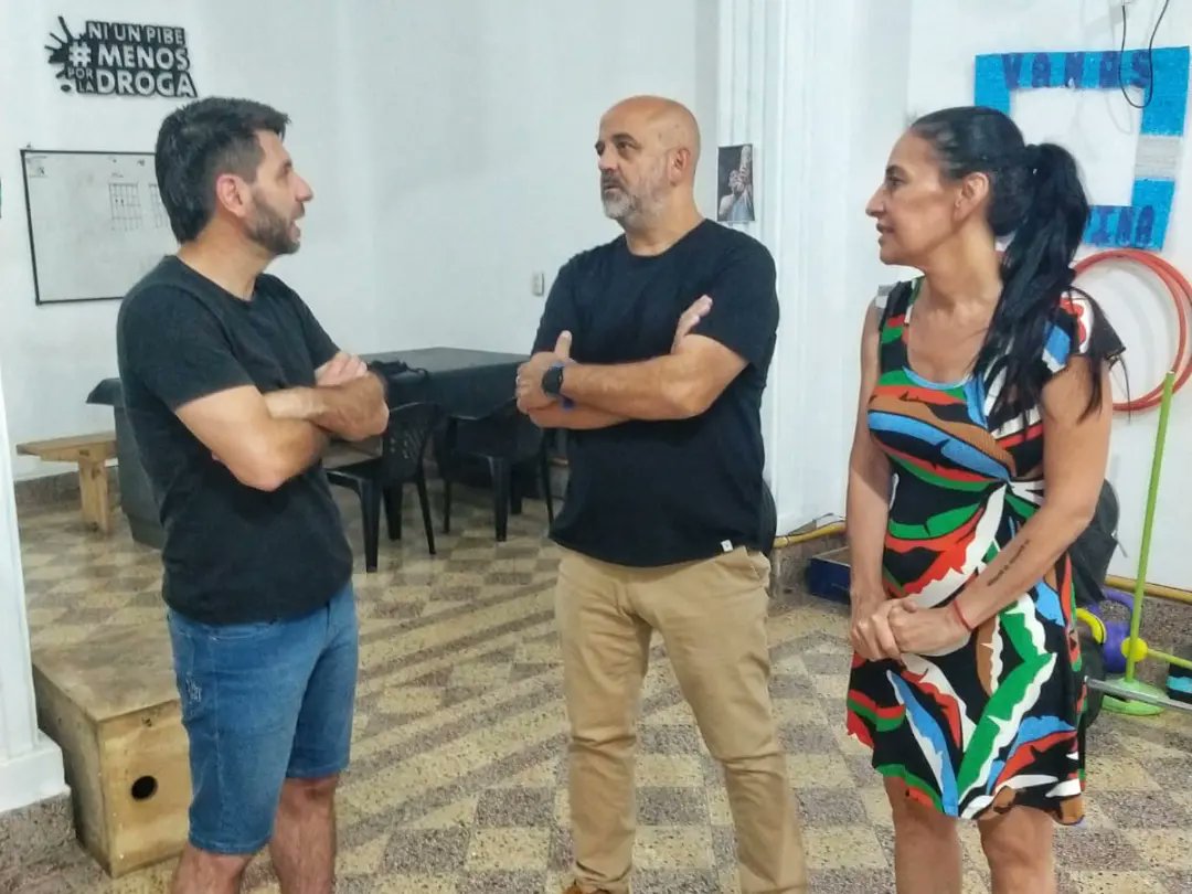 PaloOliver's tweet photo. SantaFe
📍Hoy, junto a Vanesa Oddi @OddiVanesa recorrimos el Rincón Cultural, espacio para adolescentes y jóvenes de barrios populares de la ciudad de Santa Fe; en el que a partir de diferentes propuestas, actividades  talleres deportivos y culturales, https://t.co/9qv087U6UM