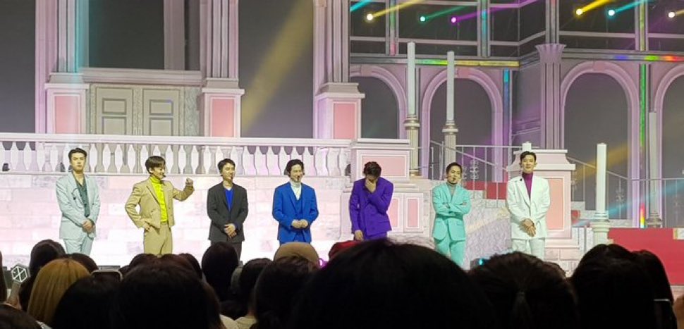 erirohakonic's tweet photo. AAAA TERIAK BGT MAU NANGIS, GA SABAR TGL 1 YA AMPUN😭😭😭😭😭
WE ARE ONE OMG👉love shot sumpah ini AAAAAAAAAAAAAAAAA 
XIUMIN,SUHO,CHEN, CHANYEOL, KYUNGSOO, JONGIN, SEHUN. Nanti nyusul kalian ya Baekhyun &amp; lay ayoooo🤍
#EXO #SMCU_PALACE #SMTOWN_LIVE @weareoneEXO https://t.co/b7HgwLp95x