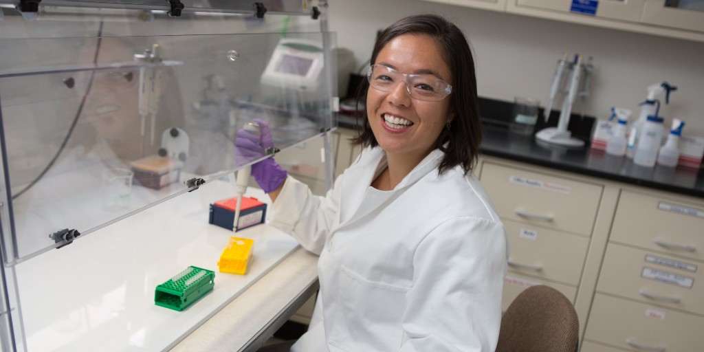 FECMgov's tweet image. #ThursdayKnowledge: Microbiology and geochemical reactions play an important role in understanding how to store #hydrogen. Find out how @NETL_DOE is working with other @ENERGY National Laboratories to understand these interactions. netl.doe.gov/node/11998 #FECM2022