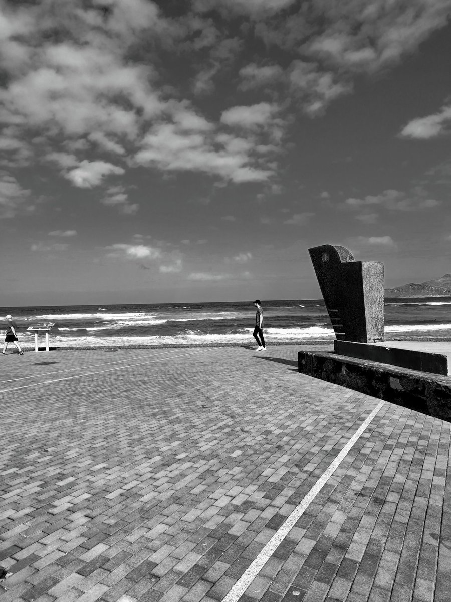 bermaxo09's tweet photo. Que maravilla pasar el invierno
aquí en manga de camisa
#invierno #playa #beach #lascanteras #laspalmas #whinter #fotografiablancoynegro #fotografiacallejera #streetphotographybnw #streetphotography #bw_captures #bw_mania #bw_shotz #bwn_demand
https://t.co/7QgPBw5IU8 https://t.co/P2m4LMpg3F