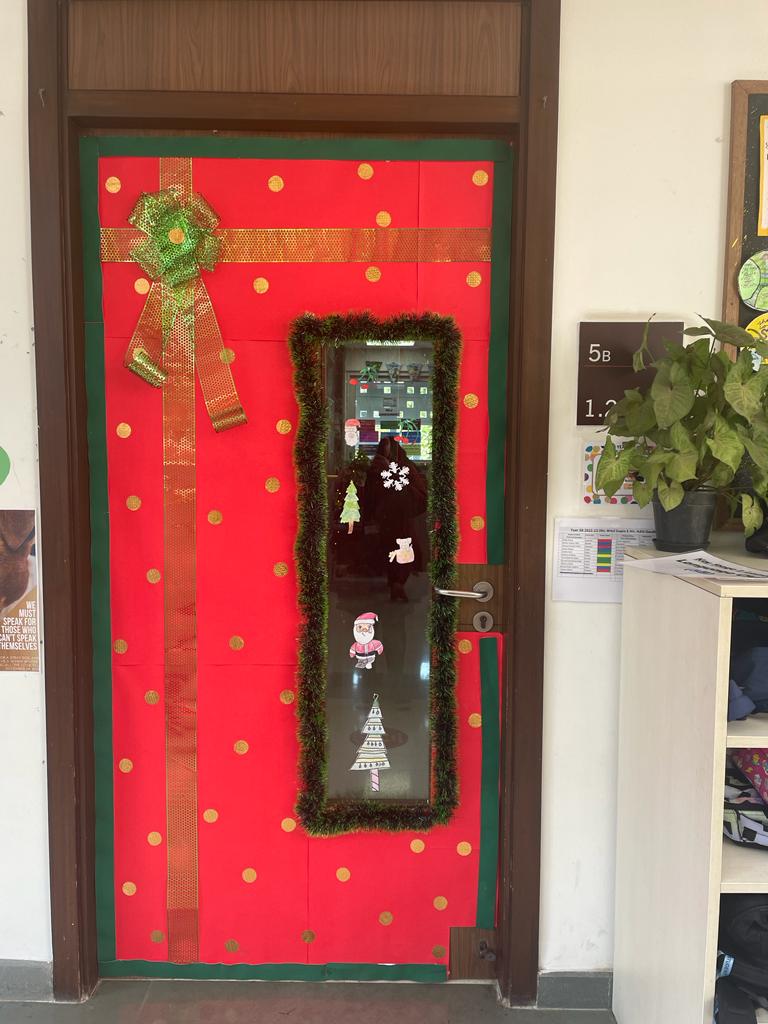 Year5_TBS's tweet photo. Year 5 corridor is all decked up for the celebration tomorrow!
#lastdayofschool #winterbreak #MerryChristmas2022 #ks2 

@TBS_Delhi https://t.co/FgzmGqXnjN