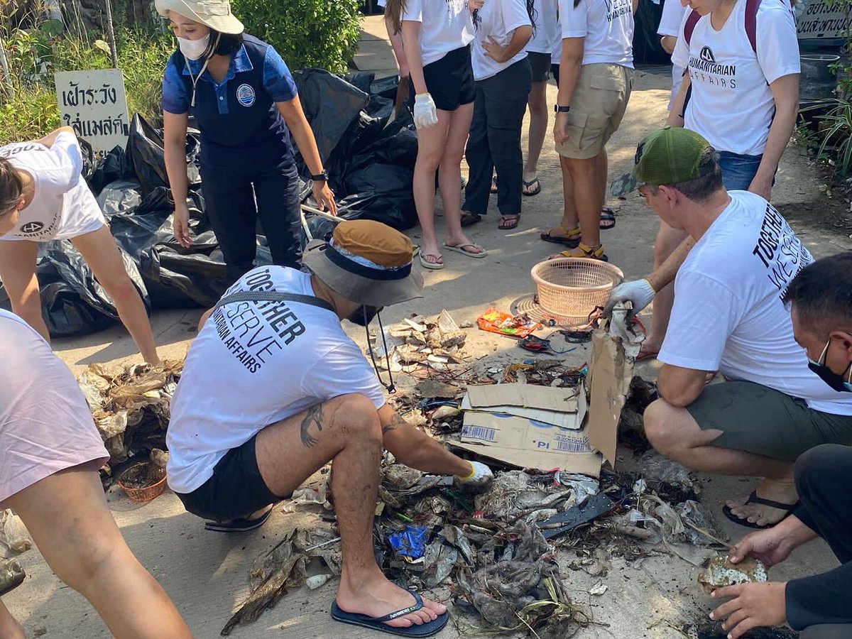 HAffairsAsia's tweet photo. Green Service Day planting mangroves, building fish habitat and cleaning the river hosted by the Department of Marine and Coastal Resources, and the Royal Thai Navy #greensummit #generationrestoration #afuturetogether #climateaction #unitednations https://t.co/GJxbVxnv7B