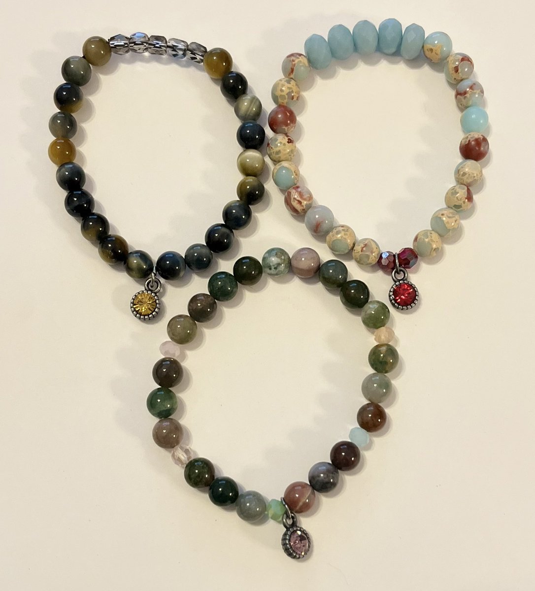 Making beaded bracelets #diyjewelry #diybracelets #lookwhatimade
