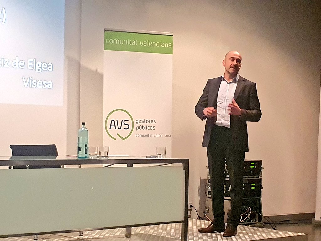 avs_CValenciana's tweet photo. Alberto Ortiz, Director de #Innovación en #Visesa nos presenta el proyecto @SmartEnCity en el barrio de Coronación en Vitoria-Gasteiz
@H2020Projects
#Horizon2020 https://t.co/94CCwn9XXT