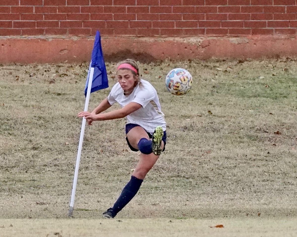AliDSoccer's tweet photo. Another big 4-1 victory this weekend. Team is growing! @ncsa @NcsaSoccer @ImCollegeSoccer @ImYouthSoccer @SoccerGrlProbs @girlssoccernet @OkPiedmont @Coach_jFermin @SoccerWSA #SixEggs #PPP #soccer #futbol  #hardwork #girlssoccer #womenssoccer #baller #goals #puma #PiedmontSoccer https://t.co/odofbqDqyX