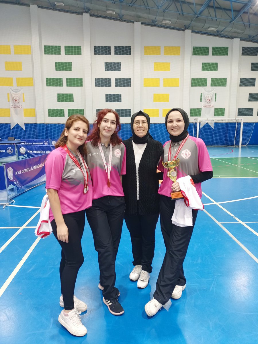 20_esma_09's tweet photo. Denizli Gençlik ve Spor İl Müdürlüğümüzün tertip ettiği Masa Tenisi Turnuvasında yurdumuzu temsil ederek 3.olan gençlerimizi gayretlerinden ve başarılarından dolayı tebrik ederiz.
📍 İbn-i Rüşd Yurdu
@recepalier @omer_ilman @tekinkazak20 @GSB_Denizli @HalimeBabacann 
@Fadime20 https://t.co/iuG7FUpaqp