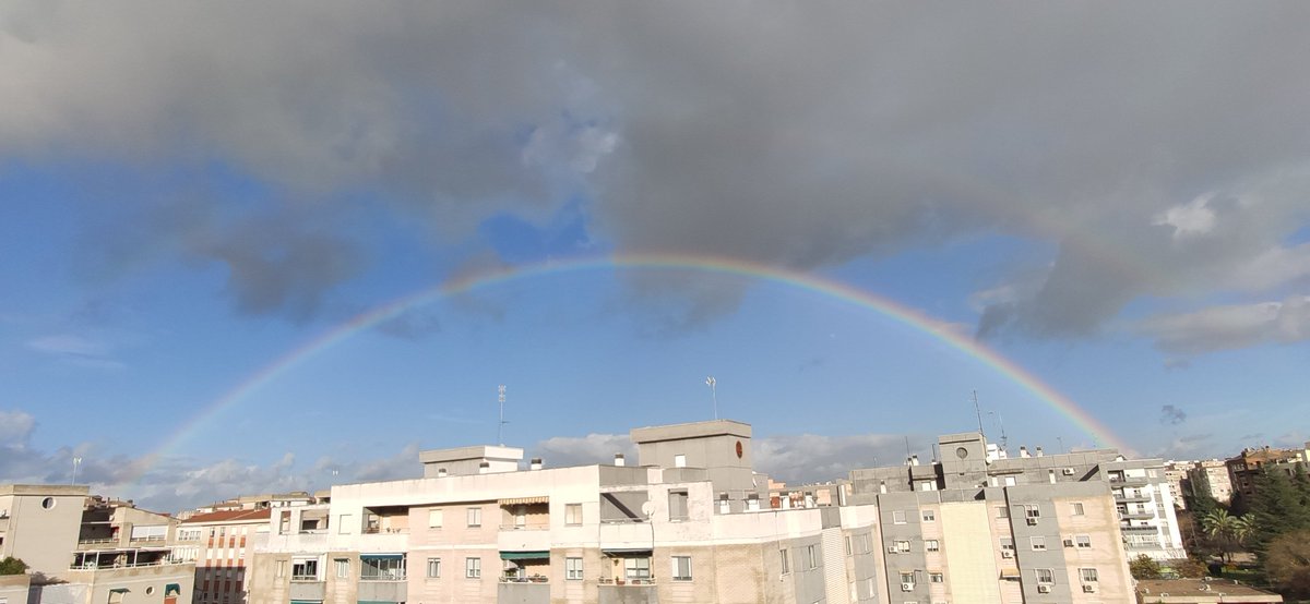 Iceman00596422's tweet photo. Mientras llueve https://t.co/hHArTH7VUD