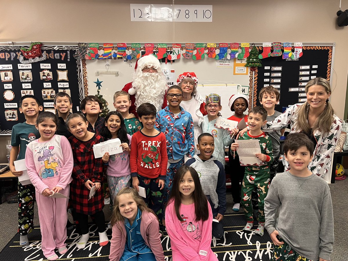 Reed_ASE's tweet photo. Ohhhh my goodness, Santa and Mrs. Claus came to visit our class this morning! 🎅🏻❤️🤶@HumbleISD_ESE #everystudenteveryday #eseSOAR https://t.co/KiYvDZKkQ5