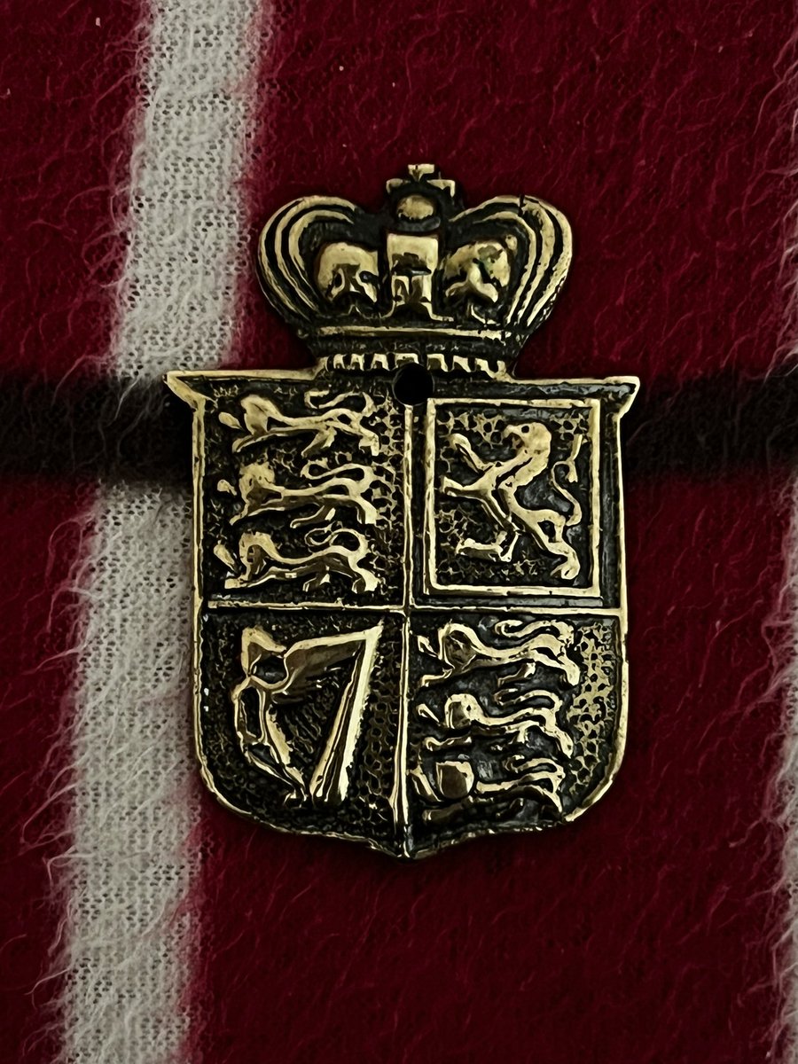 AlgirdasStasiu2's tweet photo. United Kigdom Coat Arms Brass. 
#Antque  #ExeterEngland https://t.co/b1FCwsILJB