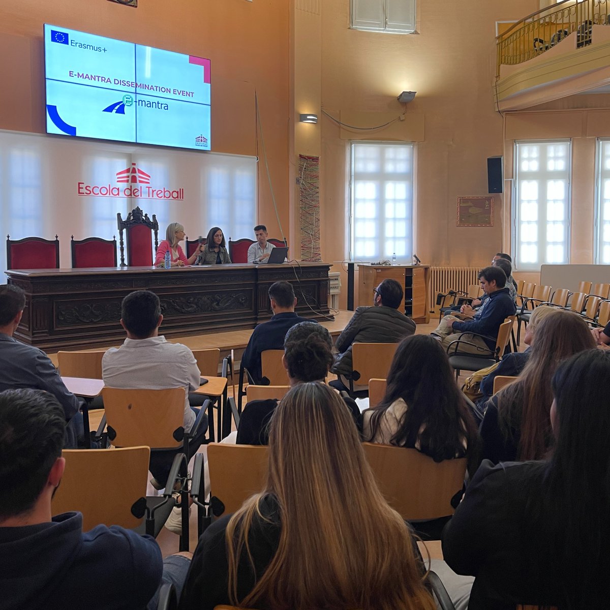 etlleida's tweet photo. #Dissemination #Event of the 
@eManTRAproject presented to #teachers, #trainers #headmasters &amp; companies and  that took place recently at @etlleida @ncaufape  @CristinaBadia @descuerET  #logistics #transport #VETraining #FP https://t.co/q4euEyGoED