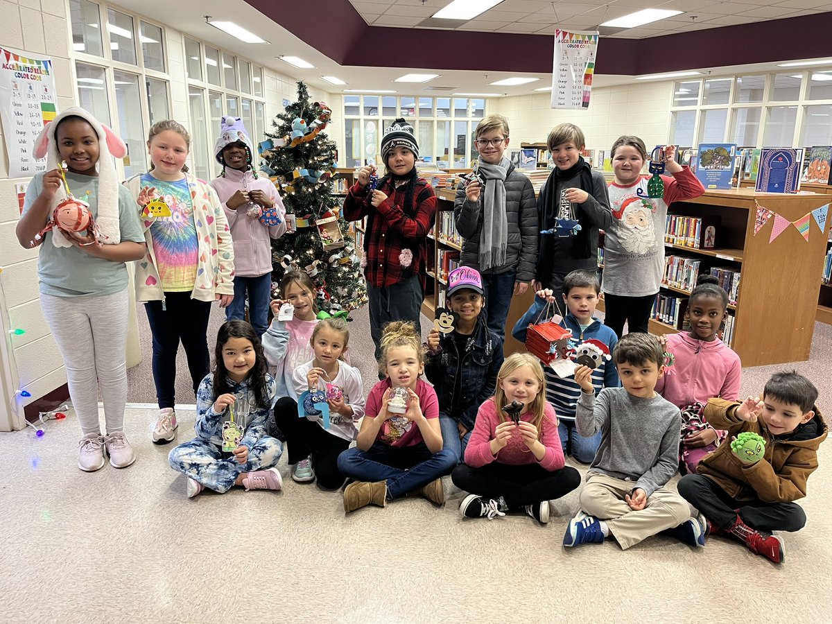 HubMediaCenter's tweet photo. Always one of my favorite traditions. We had 40 students (not all pictured) create storybook Christmas ornaments for library tree this year. They all did an amazing job!! 📚@Hubbard_Elem https://t.co/G1Kf1Dydil