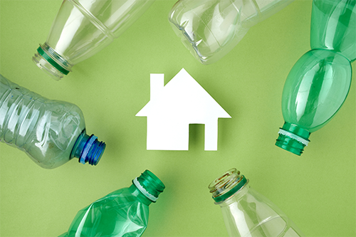 IngramREreport's tweet photo. Would you live in a house made of recycled plastic water bottles? A Los-Angeles based tech start up is trying to make that a reality by using three-dimensional (“3D”) printing technology: 
#TechnologyNews #RealEstate #Sustainability 
https://t.co/0XsK7pp240 https://t.co/7TZQgNjDEn