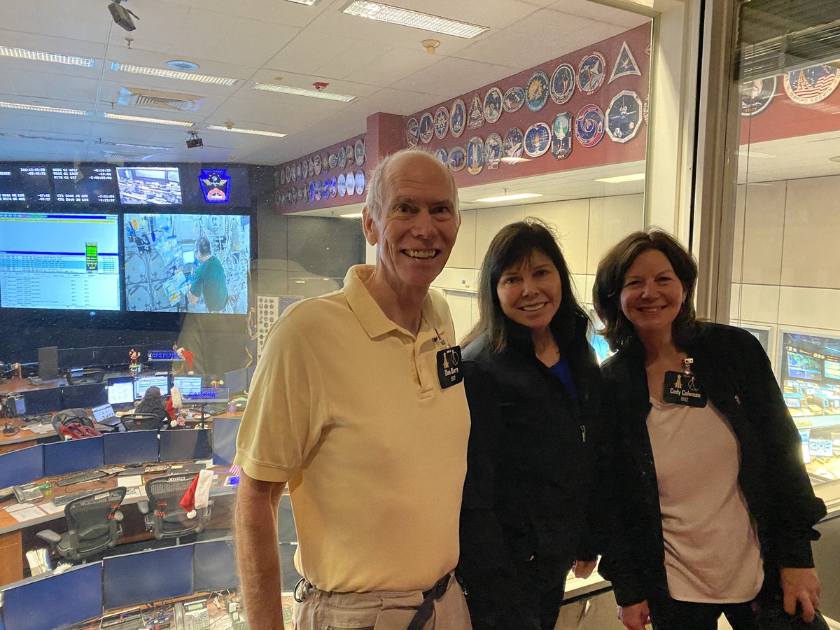 Astro_Cady's tweet photo. One of our group from the class of '92 is in orbit right now and weโre seeing him here in mission control! On the screen behind Dan Barry, Mary Ellen Weber is @Astro_Wakata โ on live feed from the @Space_Station!
#astroreunion22 #astroreunion @ASE_Astronauts https://t.co/kWoKxS7Ojp