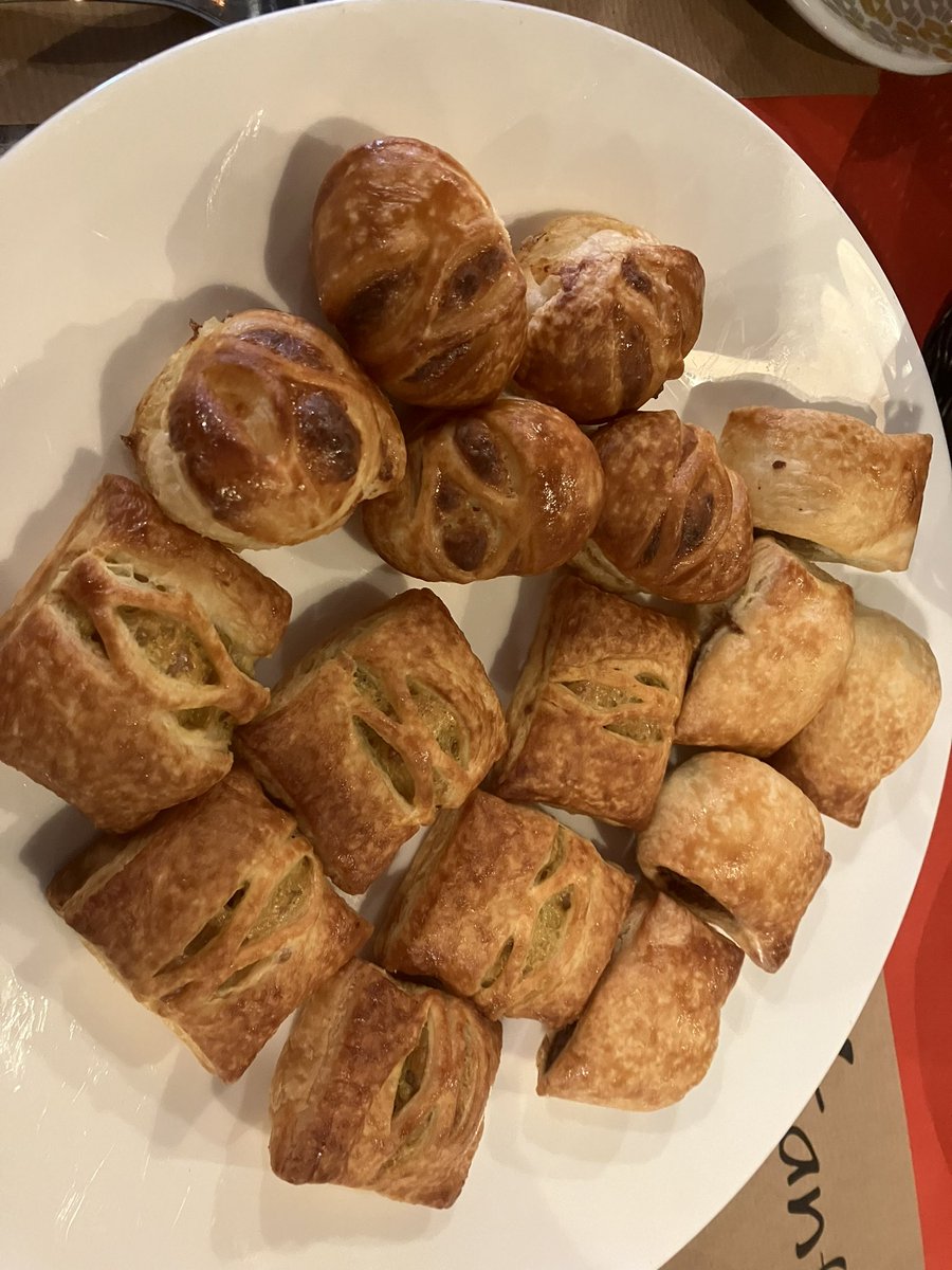 1908FR1937's tweet photo. Een lekkere high tea gekregen van m’n baas #ParnassiaGroep #Antes https://t.co/0AqxVXATKn