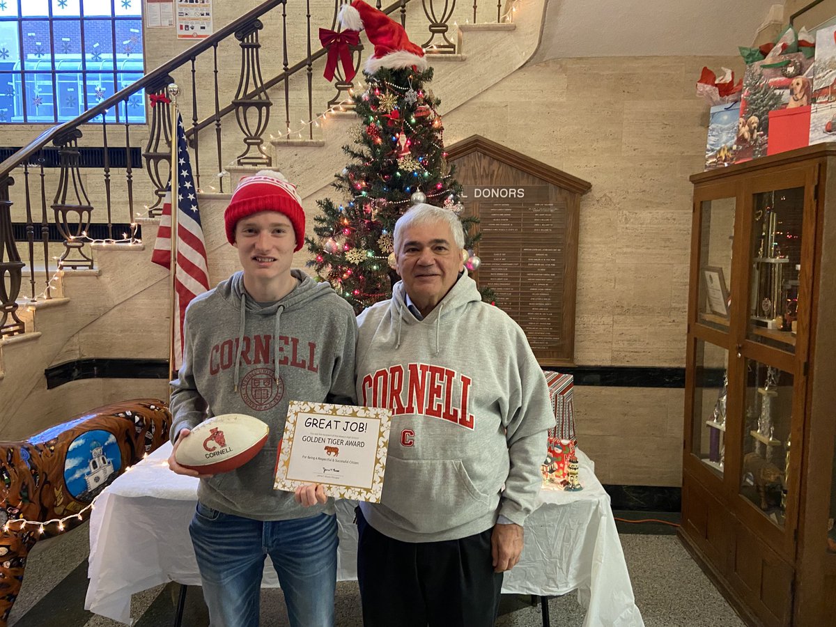 Congratulations to Everett Bryant on earning the Golden Tiger Award at Mexico High School. Go Big Red.