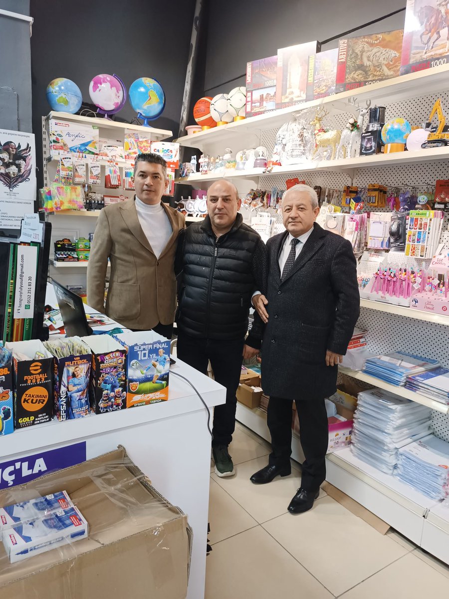 KCEKMECE_MHP's tweet photo. Milliyetçi Hareket Partisi Küçükçekmece ilçe başkanımız Sn.Seyfettin TİRYAKİ ve yönetim kurulumuz ESNAF ziyaretleri kapsamında Halkalı merkez mahallesi esnaflarımızdan İkizler kırtasiyesi Sn. Savaş beyi ziyaret edip hayırlı işler diledi.
@_MHPistanbul_ 
#esnafziyaretleri https://t.co/tVSsSXR7Ca