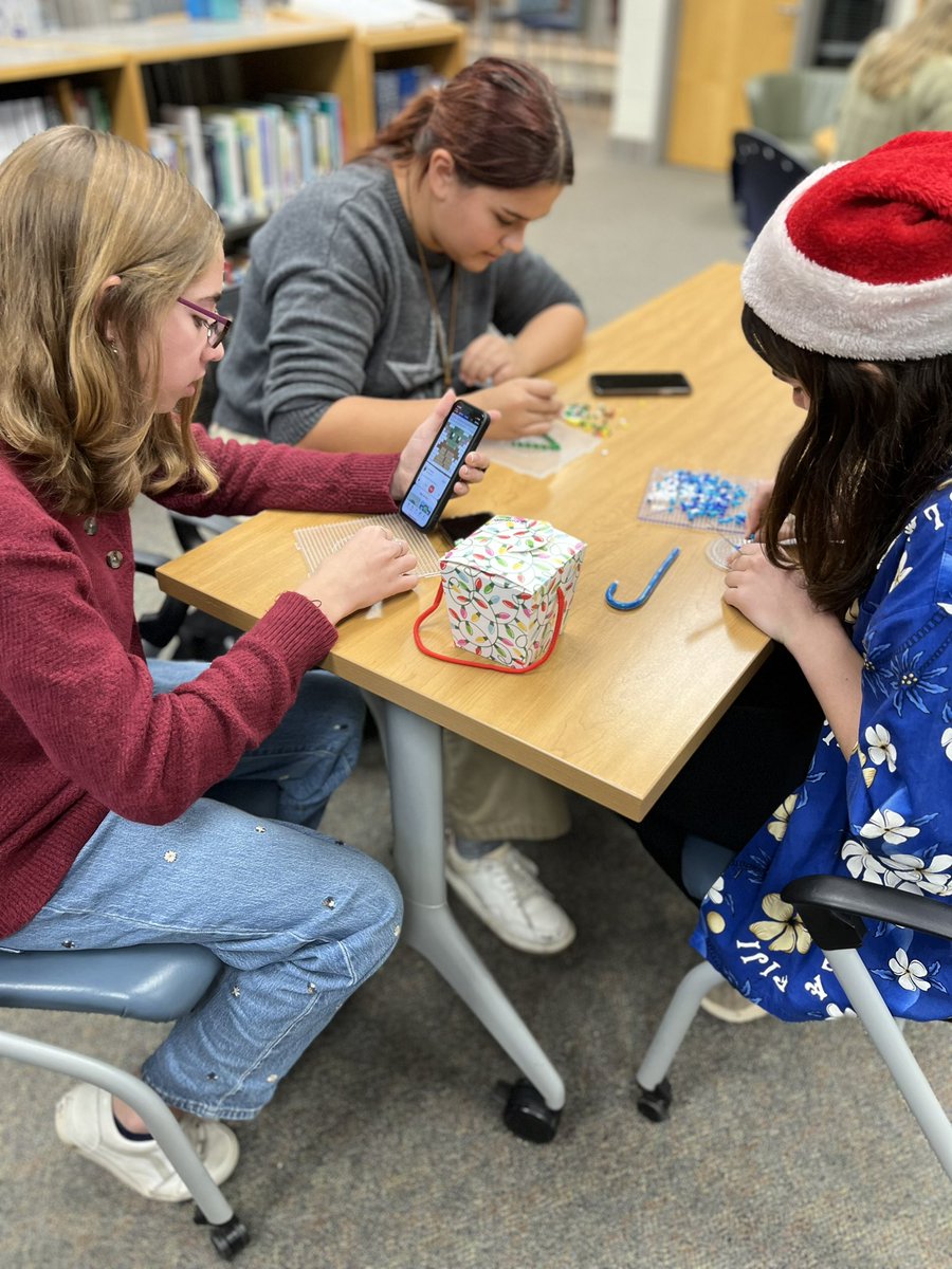 smplydori's tweet photo. #Perler fun during #MakerClub today! #MakerSpace #SchoolLibrarian https://t.co/5ICFpmfgXq