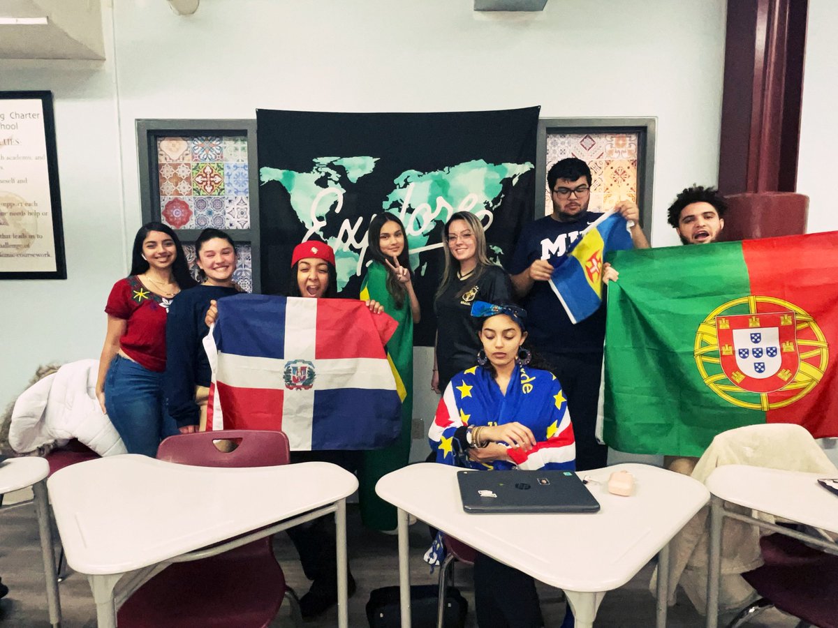 MiaSilva's tweet photo. Yesterday was ‘culture day’. I love that I work in a school where my students are proud and get to celebrate their cultures, not only on culture day, but everyday. ❤️ 🌎 🌍 🧵 1/2 https://t.co/fJHgsd09gW
