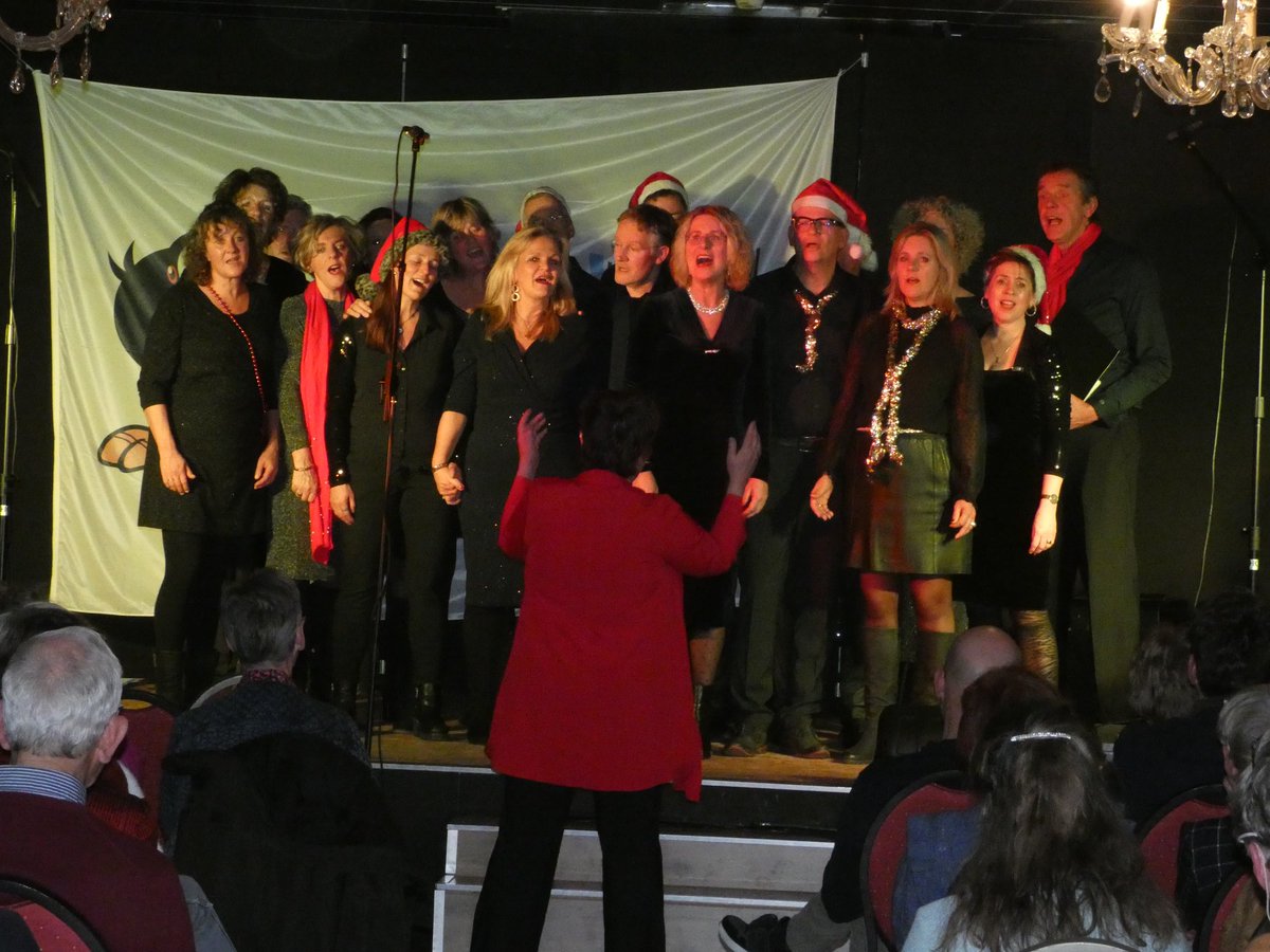 SjongeJongeGrou's tweet photo. We zijn overdonderd door de opbrengst van ons Feelgood kerstconcert!! Na een tussenstand van € 1185,- is uiteindelijk maar liefst een bedrag van €1282,- gedoneerd voor Ms Markol, Stichting Gehandicapten Watersport Grou. Nu kunnen 4 klassen van Lyndensteyn varen met @SGWGrou !! https://t.co/DoRQPaNTBF