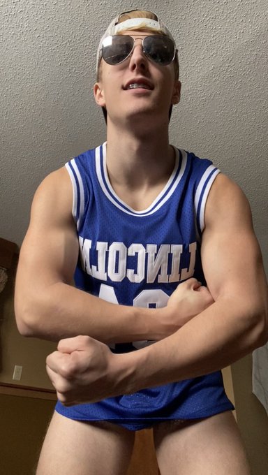 Wanna 1v1? 😜 https://t.co/QhzC7BsLQg